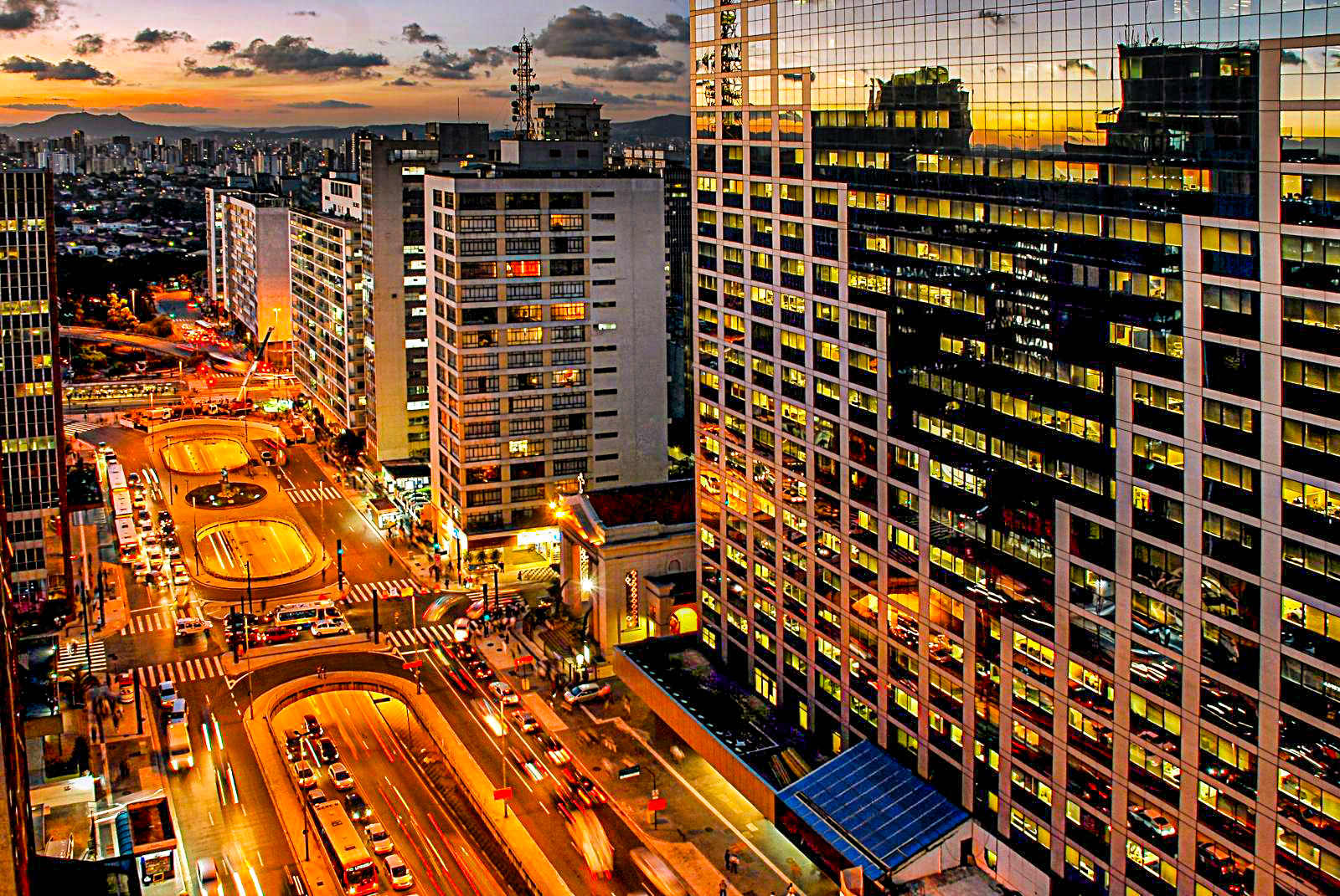 Conheça a maior metrópole brasileira